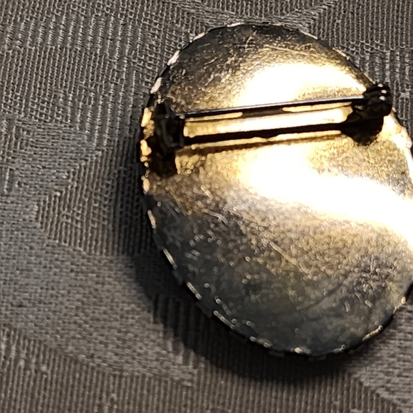 VINTAGE 1970s Black Onyx Ivory CAMEO BROOCH Silver Tone Frame LARGE Statement - Picture 7 of 9